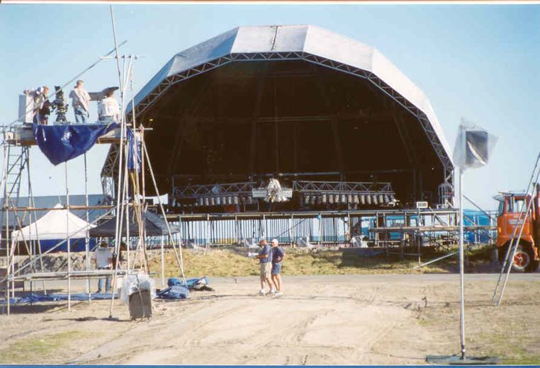 1999-12-30_-___14.30_-_Kiri_Te_Kanawa_Millenium_Event__in_Gisborne_-__Stage_Fontal_shot.jpg