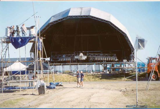 1999-12-30_-___14.30_-_Kiri_Te_Kanawa_Millenium_Event__in_Gisborne_-__Stage_Fontal_shot.jpg