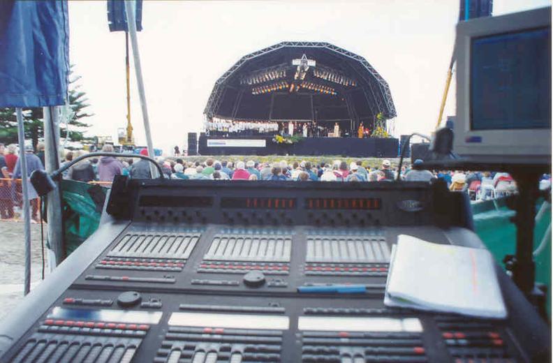 1999-12-31___17.00_-_Kiri_Te_Kanawa_Millenium_Event__in_Gisborne_-_Lighting_control_-_The_Aviator-05.jpg