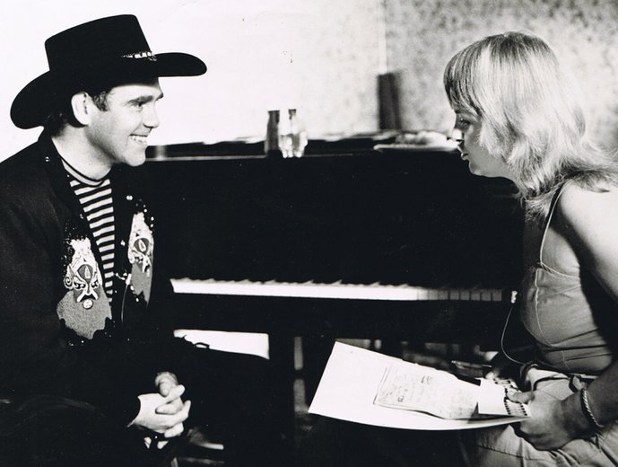 Lyn_with_Elton_John_1980.jpg