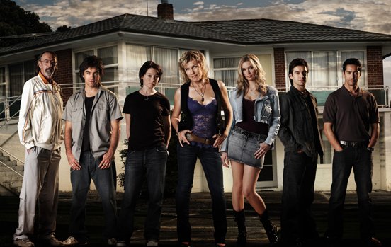 Outrageous_Fortune_Gallery_Season_3_cast_shot.jpg