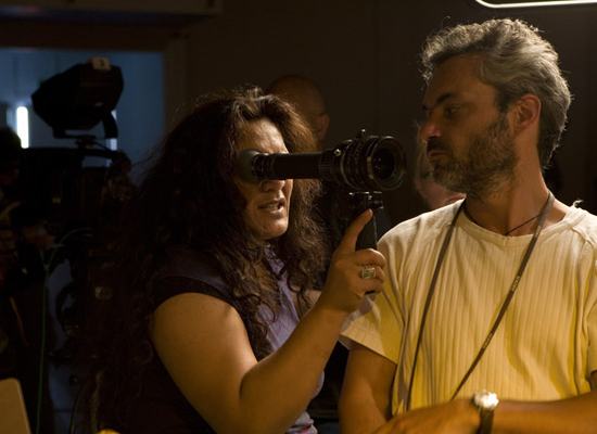 Sima-Urale-_Director_-and-Rewa-Harre-_Director-of-Photography_-Sima-and-Rewa-discuss-the-shot.jpg